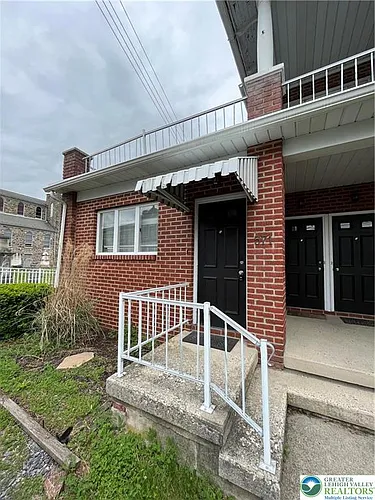 571 3rd Ave #A Photo 1