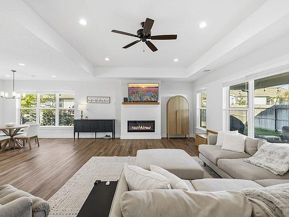 5th image of 908 Smokey Oak Dr