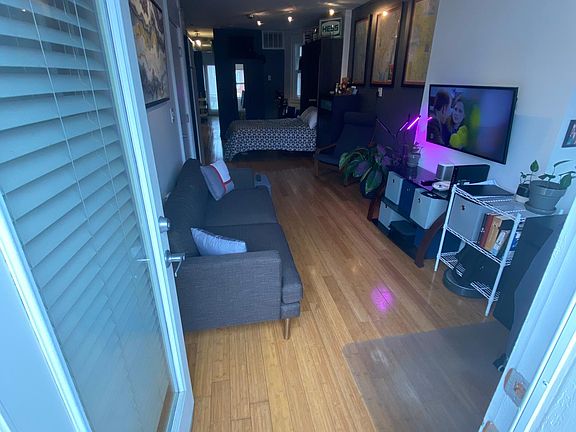 5th image of 1641 W Cary St #U2