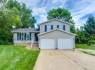 2960 Farmington Cir SW, Canton, OH 44706