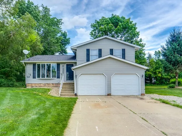 2960 Farmington Cir SW, Canton, OH 44706