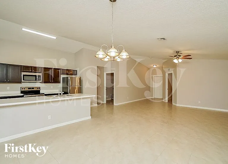 1881 SW Millikin Ave — Photo 3