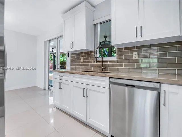 3 bed, 2.0 bath, 1699 sqft, $3,500 — Photo 4