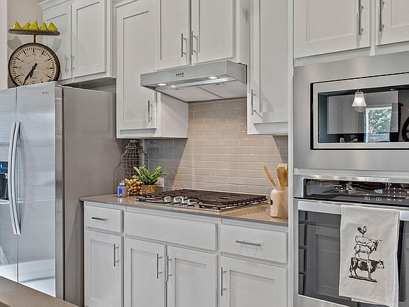 4th image of 2512 Goldfinch Dr