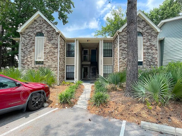 1829 Villa Maison #C — Photo 1