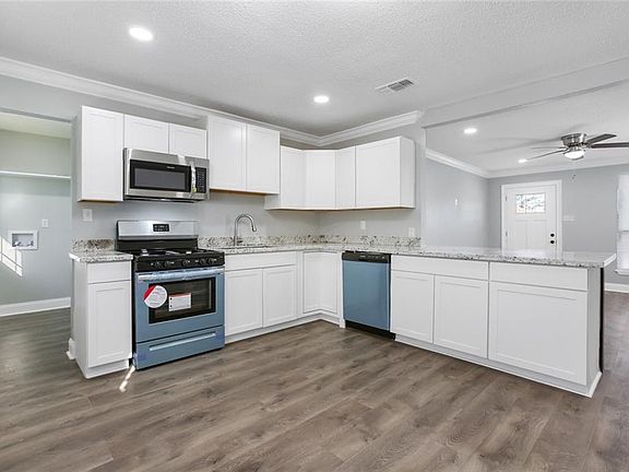 4th image of 2753 Russell Dr