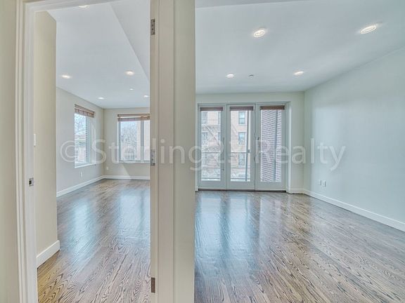 5th image of 2704 Hoyt Ave S APT 3D