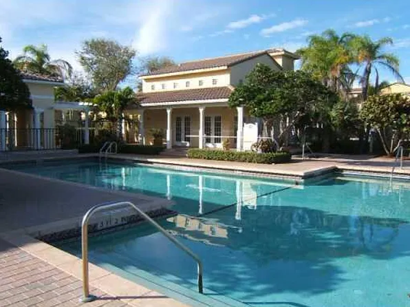 1015 Lake Shore Dr APT 202, Lake Park, FL 33403