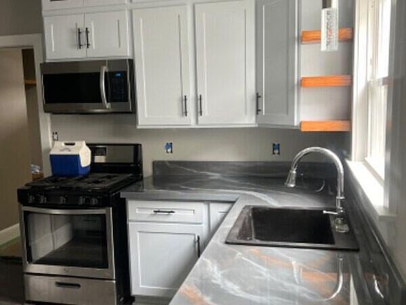 4th image of 259 Willard St