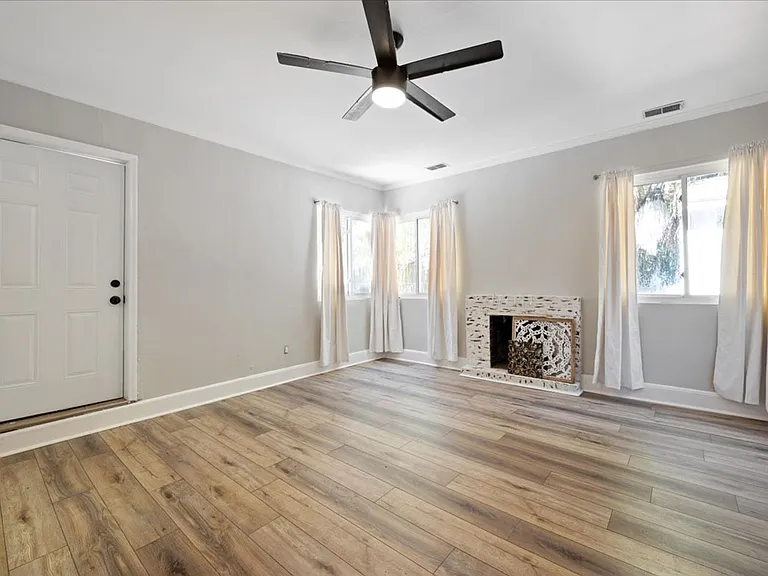 1702 E 41st St — Photo 15