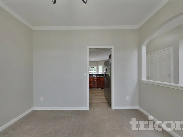 585 Chastleton Dr — Photo 3