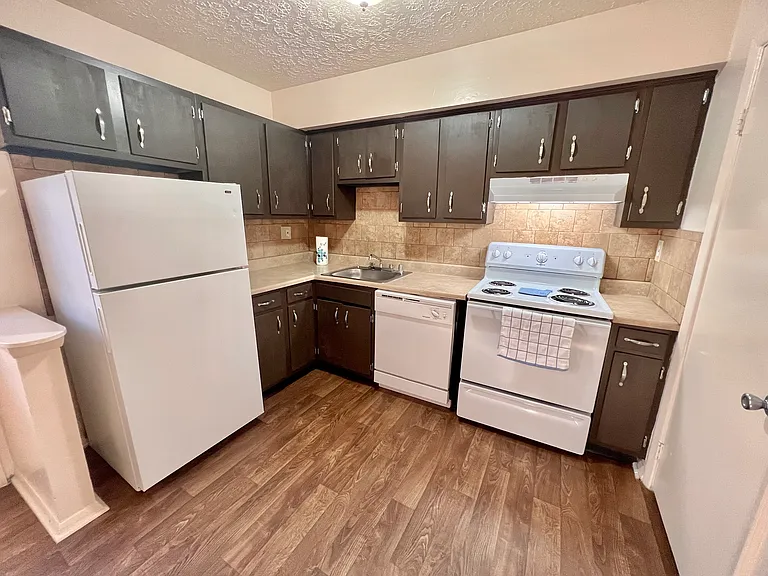 Glenview Apartments — Photo 37