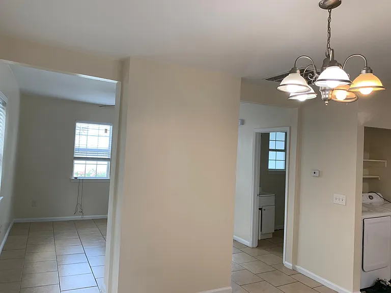 2041 Amelia St — Photo 18