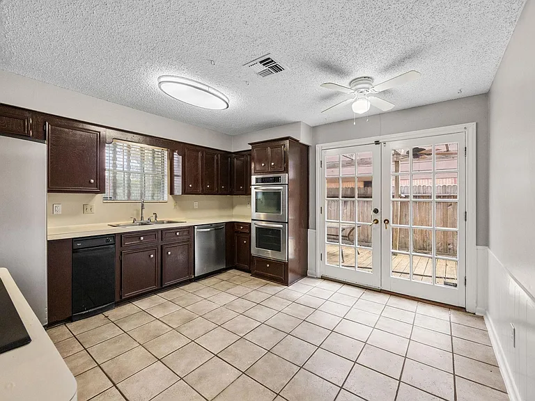 2211 Turtle Creek Dr — Photo 9
