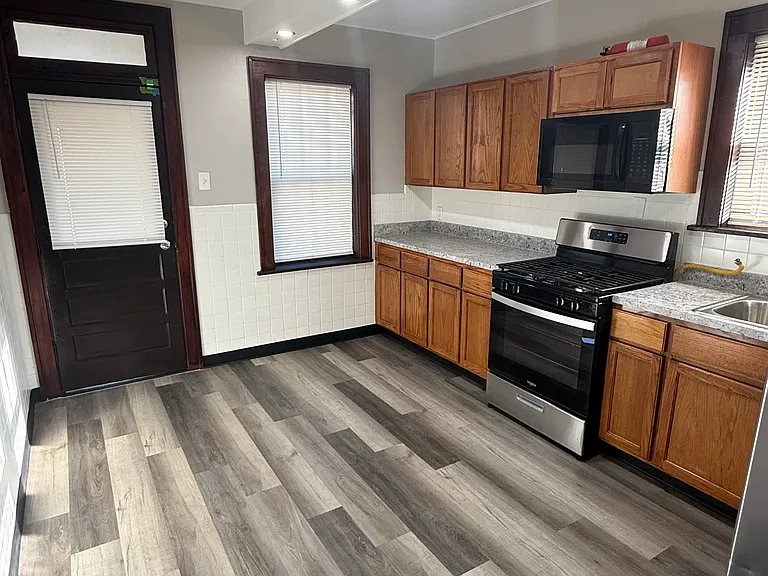 5944 Drury Ln — Photo 9