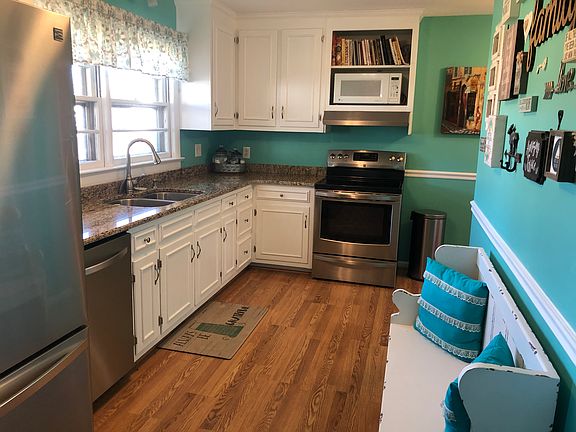 Spacious Kitchen 