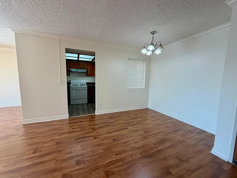 814 E Windsor Rd #104 — Photo 5