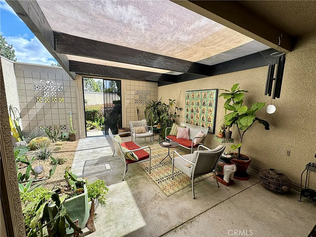 2 bed, 1000 sqft, $3,300 — Photo 3