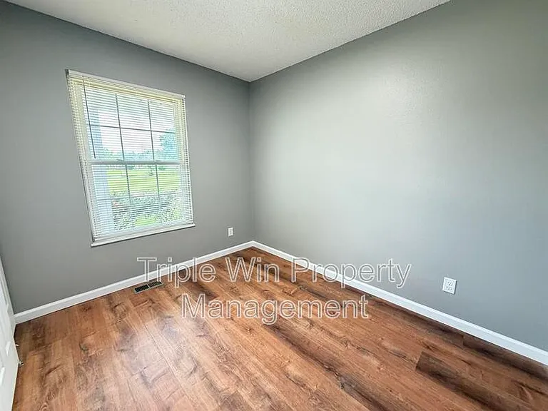 753 Watersedge Dr — Photo 14