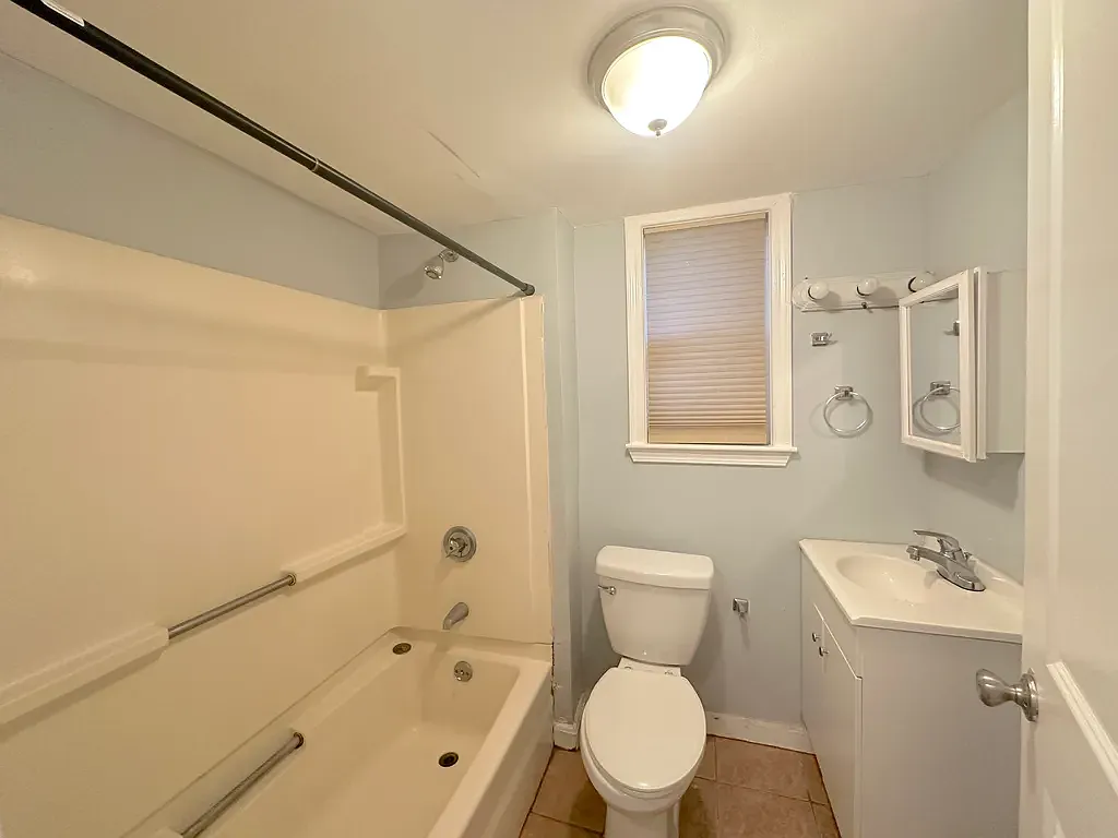 2 bed, 736 sqft, $2,100 — Photo 3