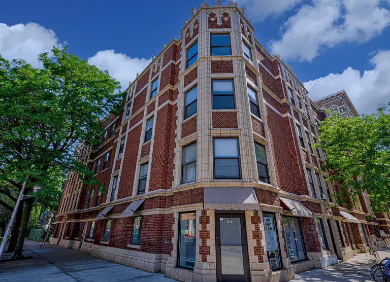 6209 N Winthrop Ave — Photo 1