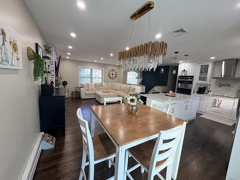8 Bronson Dr — Photo 2
