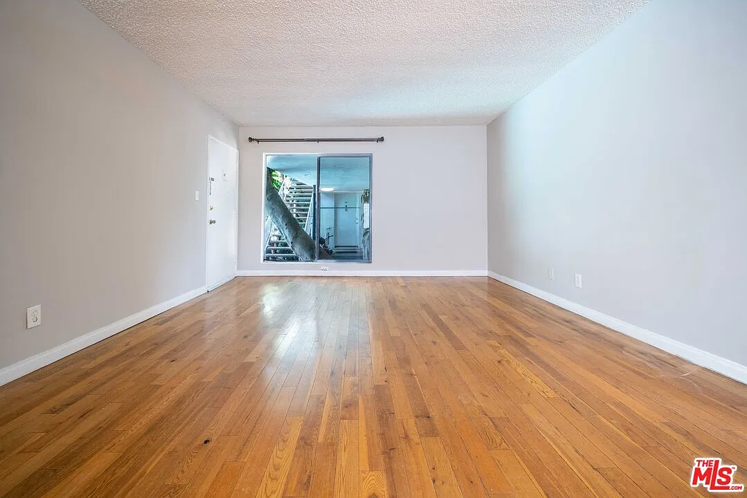 2 bed, 1.0 bath, 850 sqft, $2,850 — Photo 4