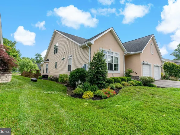 60 Hartzell Dr, Shepherdstown, WV 25443
