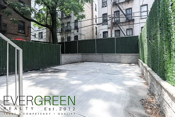 Rented by Evergreen Apartments BK | media 19