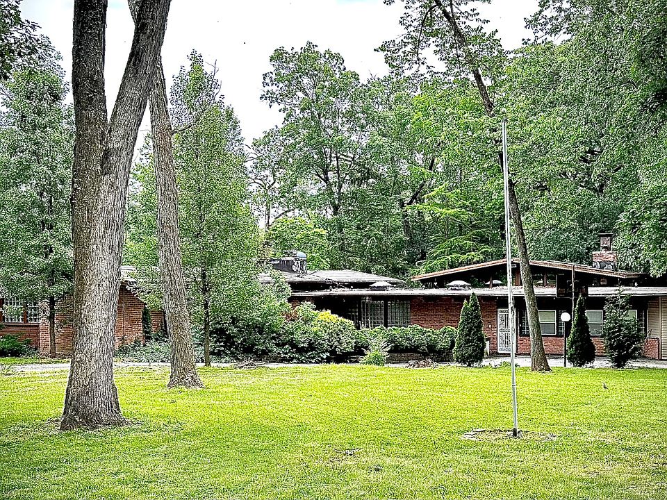 1st image of 24 Country Club Dr