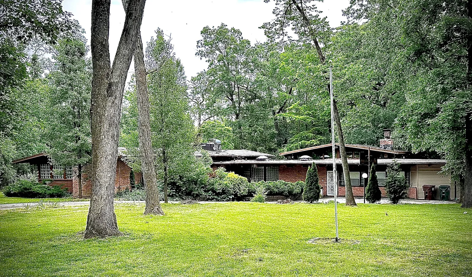 24 Country Club Dr photo 1
