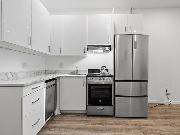 4th image of 1670 1st Ave #2N