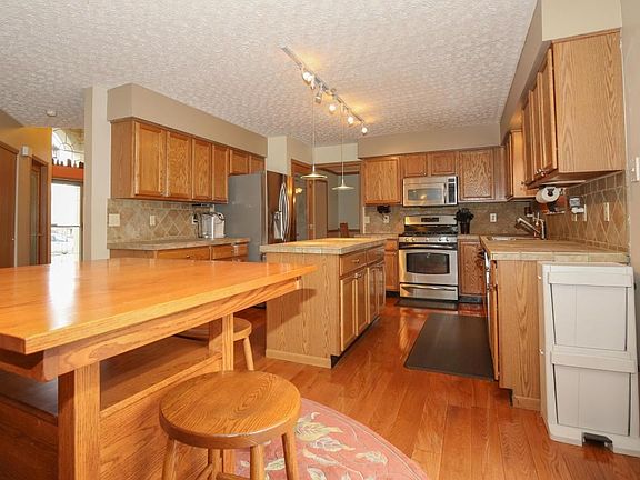 4th image of 698 Manchester Cir S