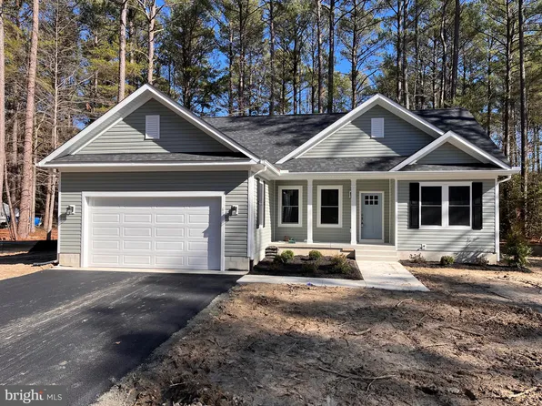 61 Armed Forces Dr, Montross, VA 22520