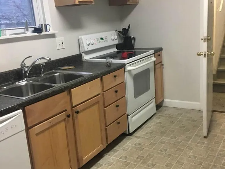 2141 Maple Ave — Photo 2