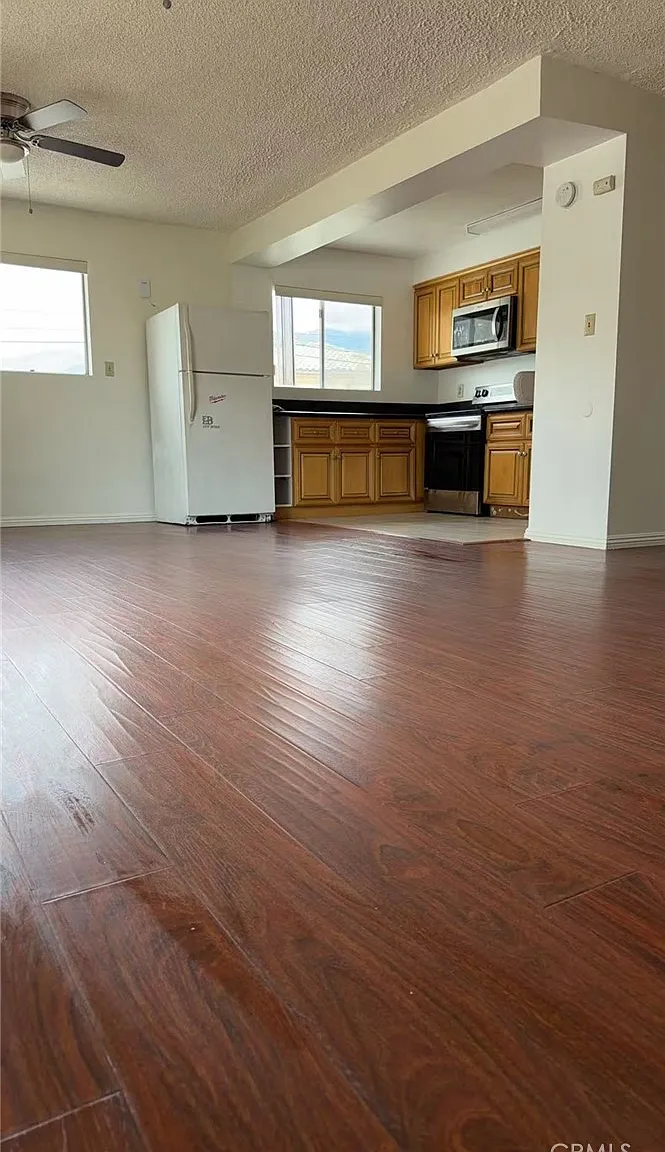 2 bed, 800 sqft, $2,500 — Photo 4