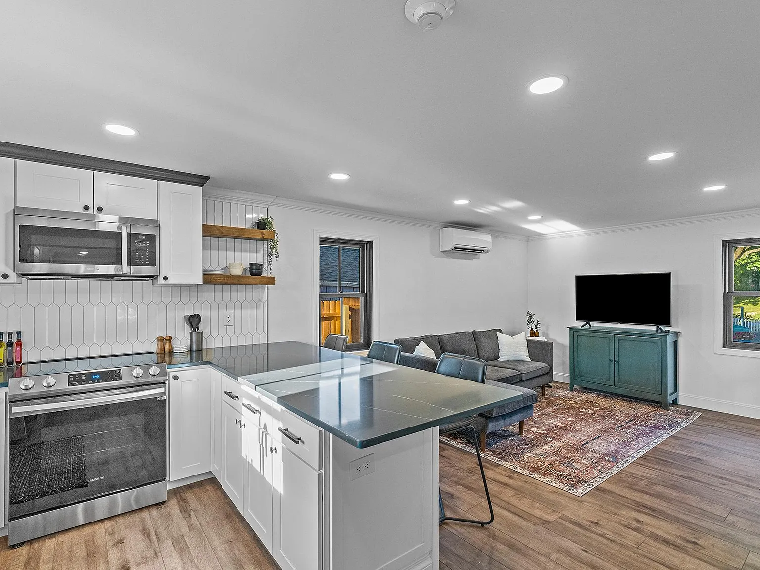 2 bed, 2.5 bath, 1500 sqft, $3,900 — Photo 3