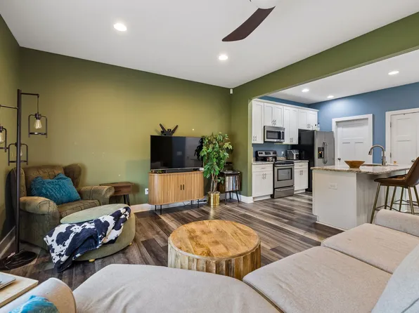 421 Joy Ave, Nashville, TN 37207