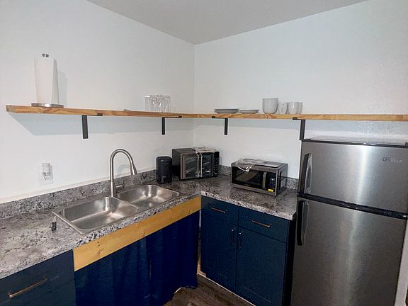2nd image of 411 S J St #B