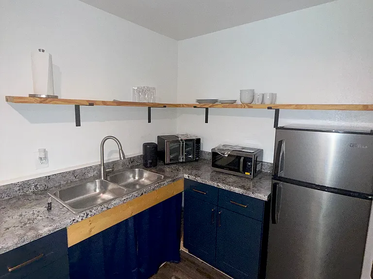 411 S J St #B — Photo 2