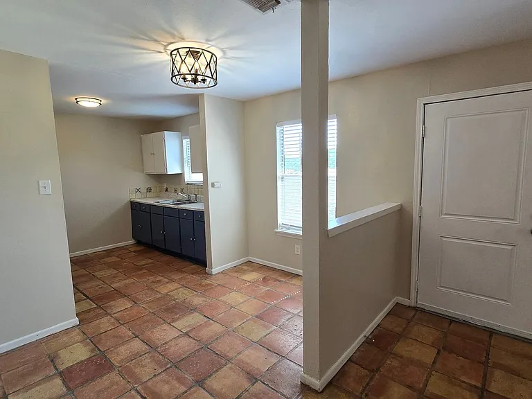 418 Verne St — Photo 4