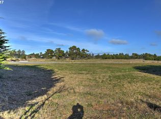 752 Seabird Dr #1, Bandon, OR 97411