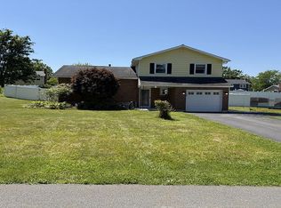 16 Sherbrook Dr, Selkirk, NY 12158