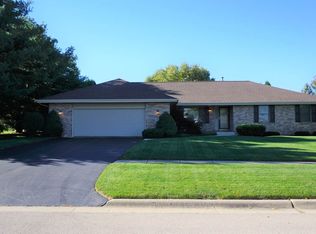 904 Indian Pkwy, Winnebago, IL 61088