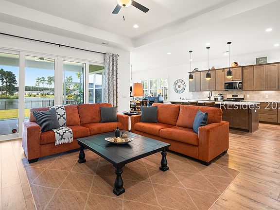 3rd image of 64 Lantana Way