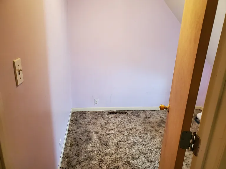 105 Franklin St W — Photo 7