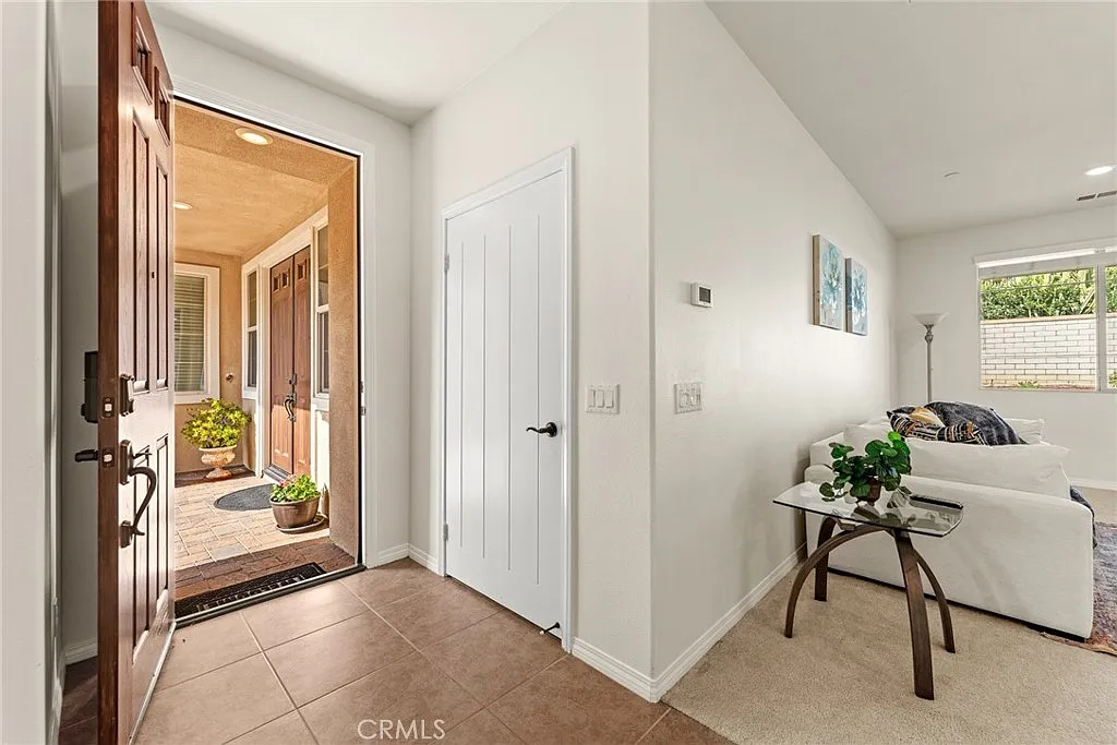 1 bed, 850 sqft, $2,200 — Photo 2