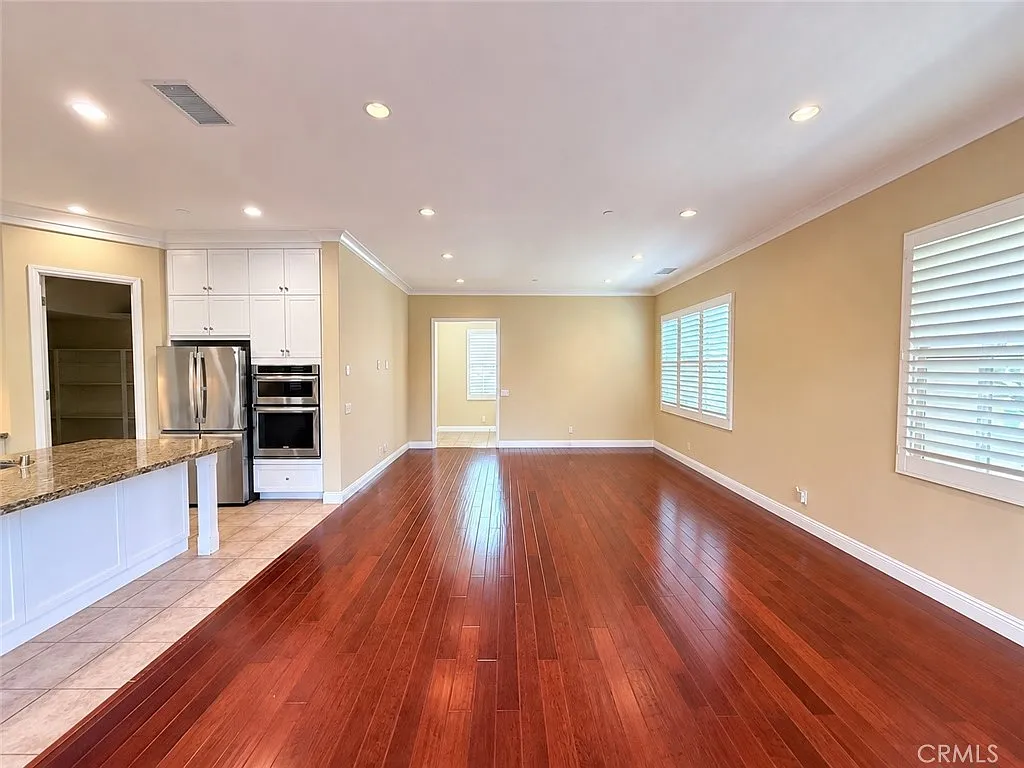 4 bed, 2349 sqft, $5,800 — Photo 3