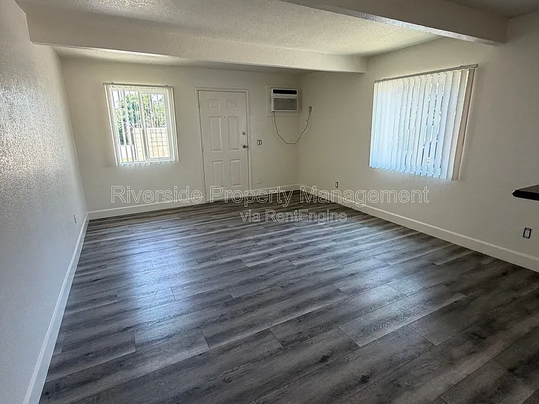 1221 Villa St #A — Photo 2