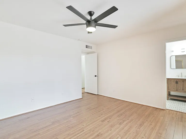 10440 E Becker Ln — Photo 12